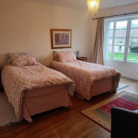 Family-friendly 3 Bedroom In The Countryside! Holiday home Vernoux-en-Gatine